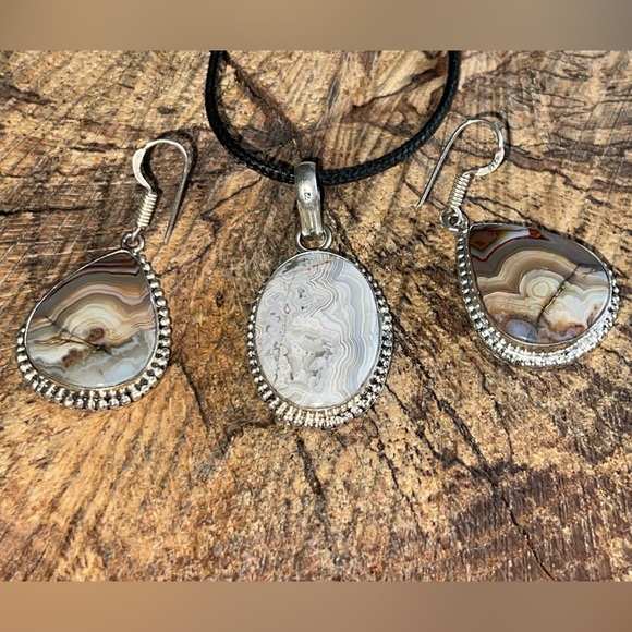 Crazy Lace Agate Pendant & Earrings Set - Picture 4 of 7